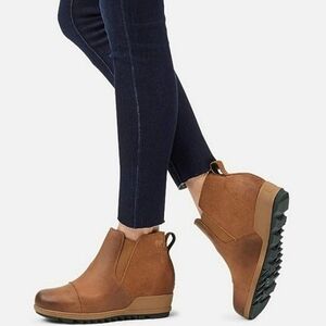 Sorel "Evie" Waterproof Wedge Chelsea Ankle Boots Tan Leather | Women's Size 8